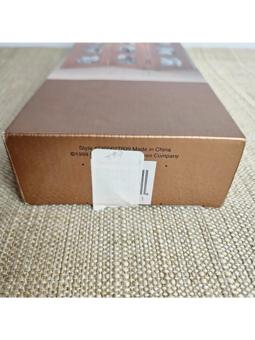 Unbranded features tri